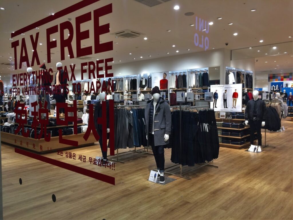 uniqlo shopping tax free 1200x900